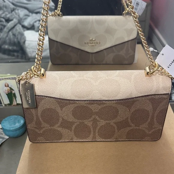 NEW COACH ENVELOPE CROSSBODY PURSE (color:Sand/tan) - Picture 2 of 11